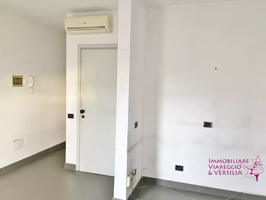 Immagine 6 di Capannone industriale in affitto  in via Garibaldi 180 a Viareggio