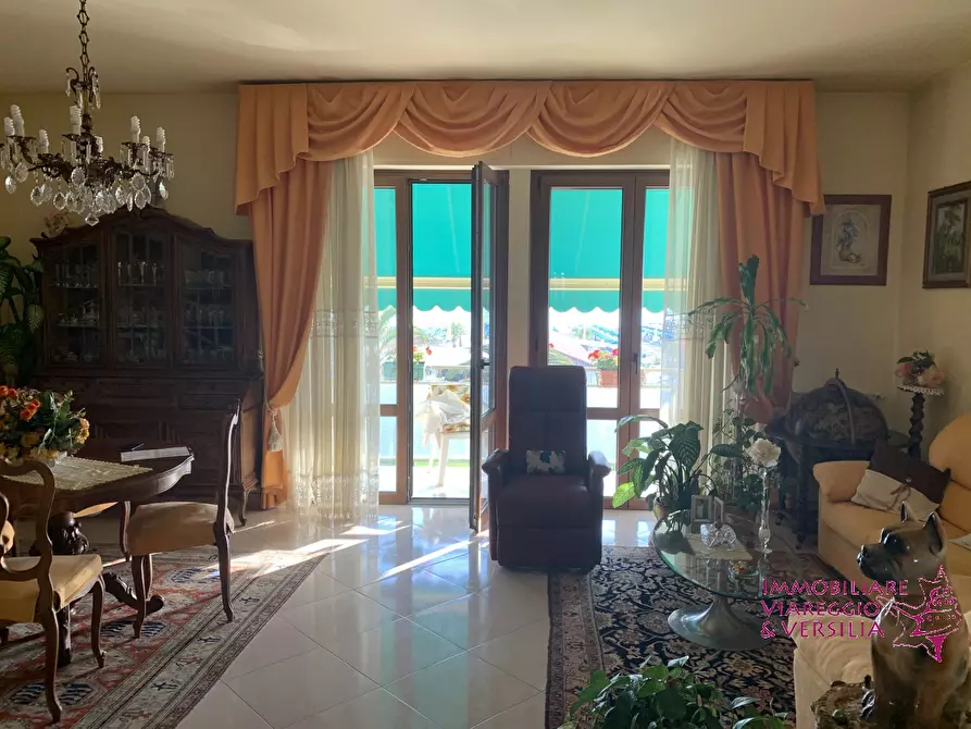 Immagine 20 di Appartamento in vendita  in viale Pistelli a Camaiore