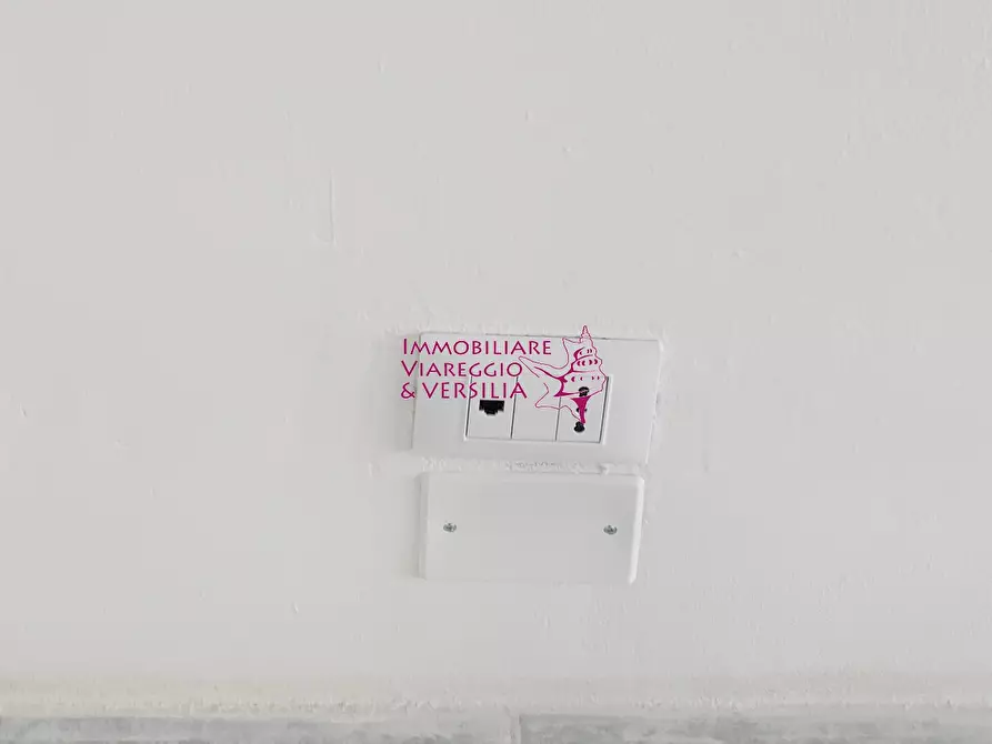 Immagine 5 di Negozio in vendita  in via aurelia Nord a Viareggio