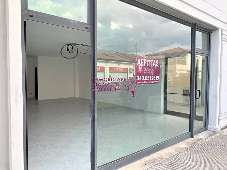 Immagine 10 di Negozio in vendita  in via aurelia Nord a Viareggio