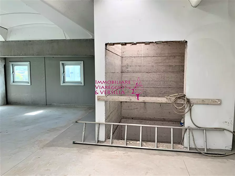 Immagine 5 di Magazzino in vendita  in via dei Carpentieri 5 a Camaiore