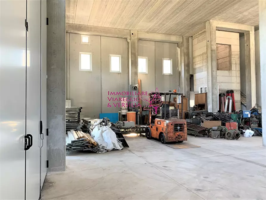 Immagine 7 di Magazzino in vendita  in via dei Carpentieri 5 a Camaiore