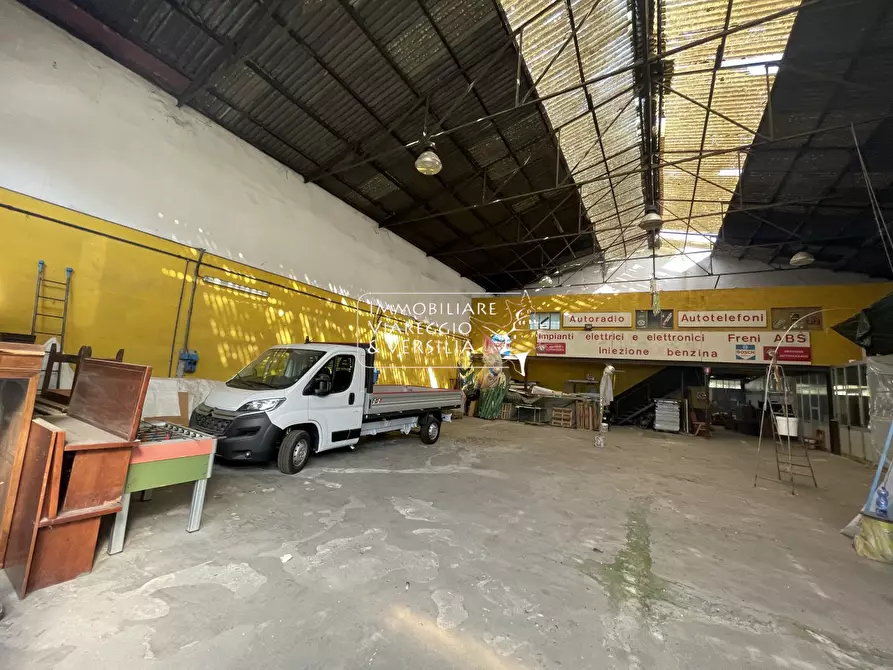 Immagine 8 di Magazzino in vendita  in via di Montramito a Viareggio