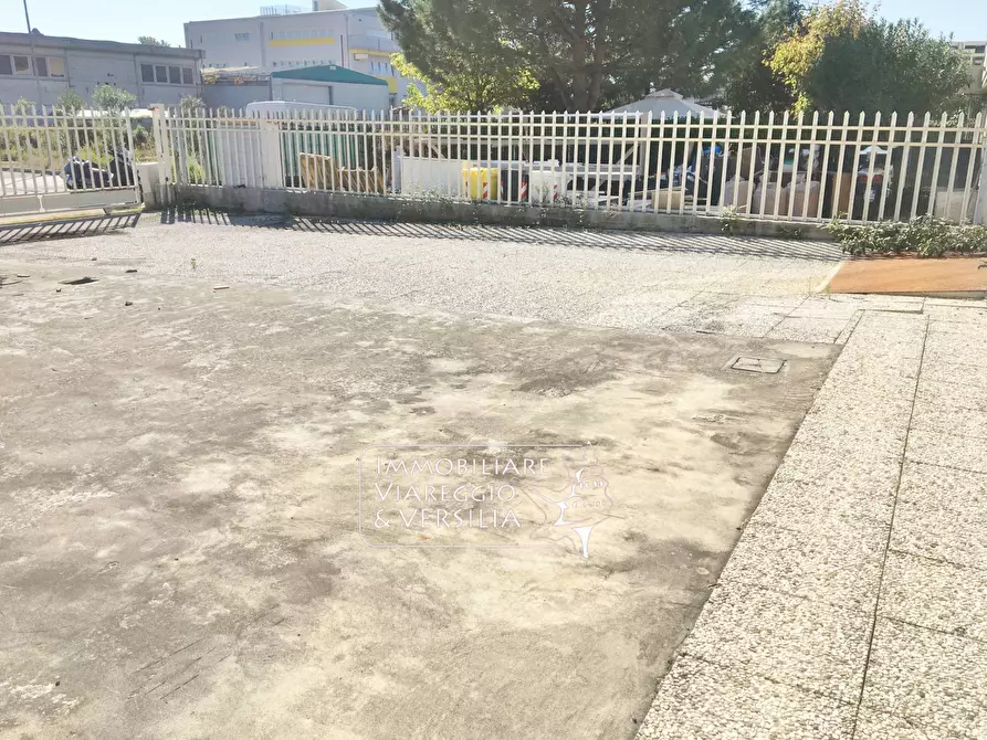 Immagine 24 di Laboratorio in vendita  in via dei Metalmeccanici a Forte Dei Marmi