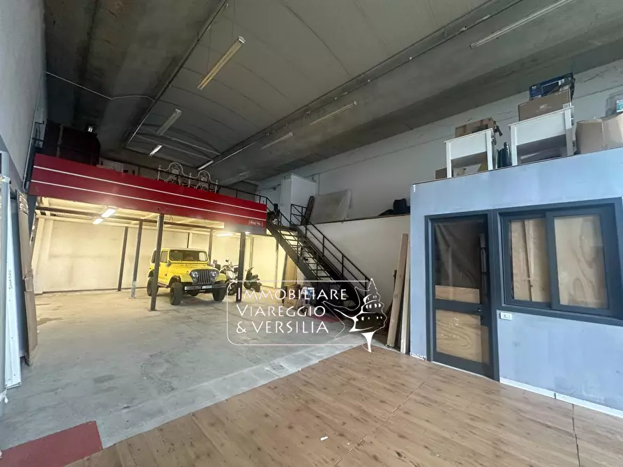 Immagine 2 di Magazzino in vendita  in vi delle Bocchette a Camaiore
