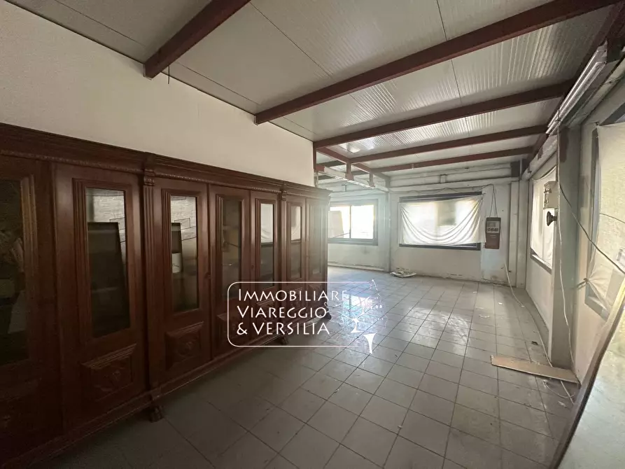 Immagine 8 di Magazzino in vendita  in via dei Ghivizzani a Camaiore
