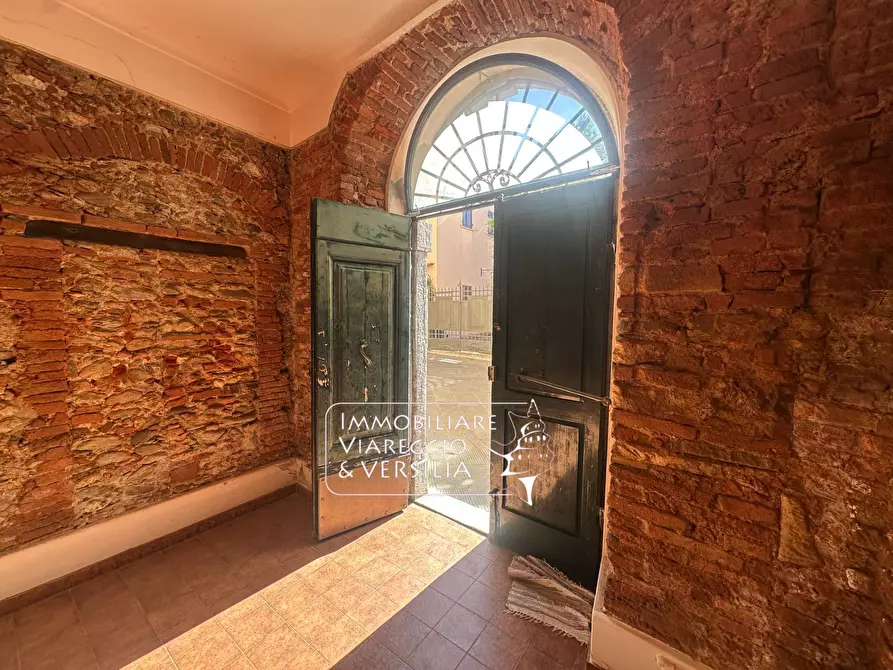 Immagine 4 di Appartamento in vendita  in via Stagio Stagi 30 a Pietrasanta