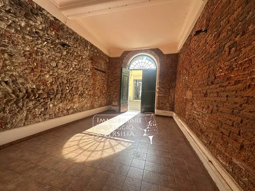 Immagine 6 di Appartamento in vendita  in via Stagio Stagi 30 a Pietrasanta