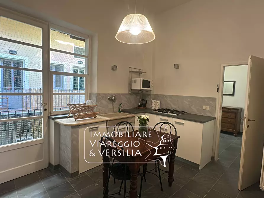 Immagine 8 di Appartamento in vendita  in via Stagio Stagi 30 a Pietrasanta