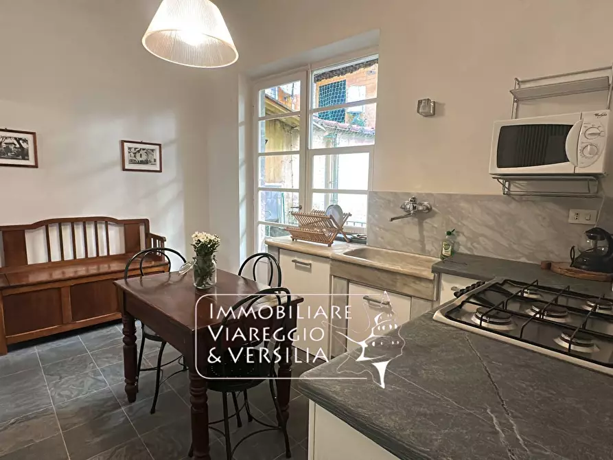 Immagine 7 di Appartamento in vendita  in via Stagio Stagi 30 a Pietrasanta