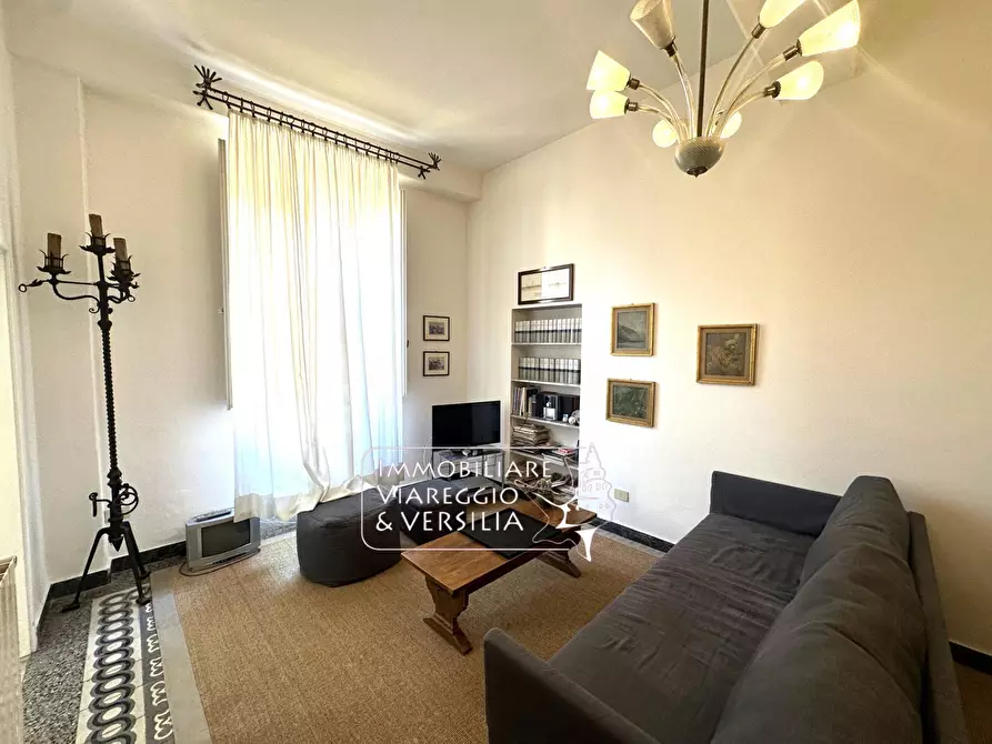 Immagine 17 di Appartamento in vendita  in via Stagio Stagi 30 a Pietrasanta