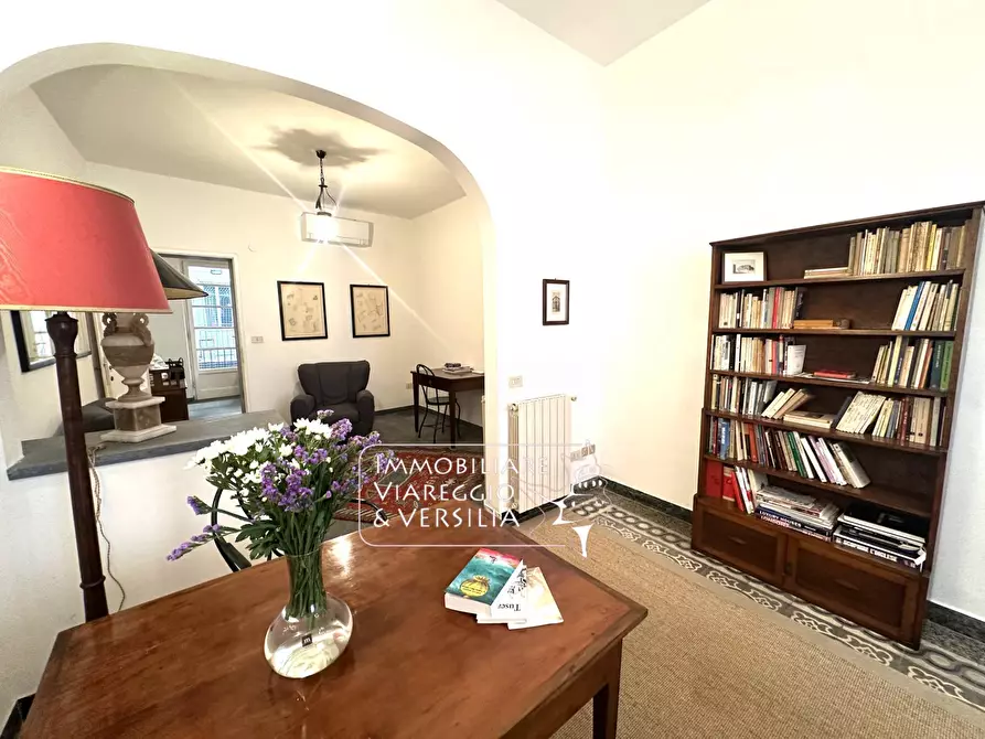 Immagine 1 di Appartamento in vendita  in via Stagio Stagi 30 a Pietrasanta