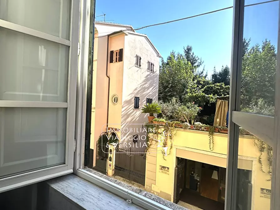 Immagine 30 di Appartamento in vendita  in via Stagio Stagi 30 a Pietrasanta