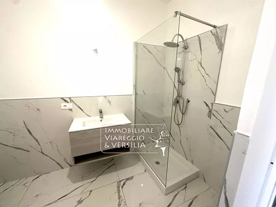 Immagine 5 di Appartamento in vendita  a Viareggio