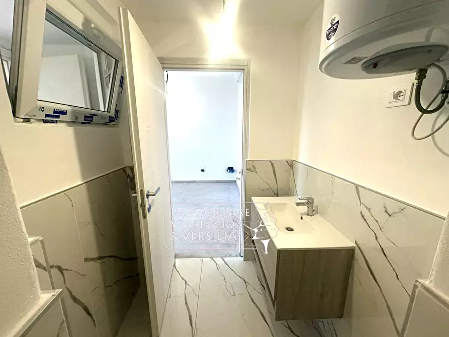 Immagine 6 di Appartamento in vendita  a Viareggio