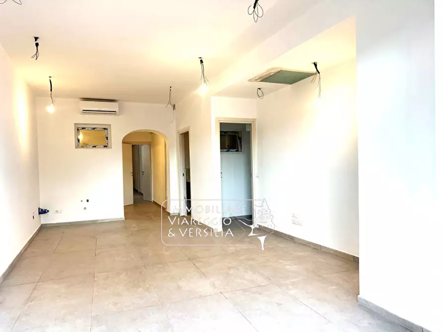 Immagine 9 di Appartamento in vendita  a Viareggio