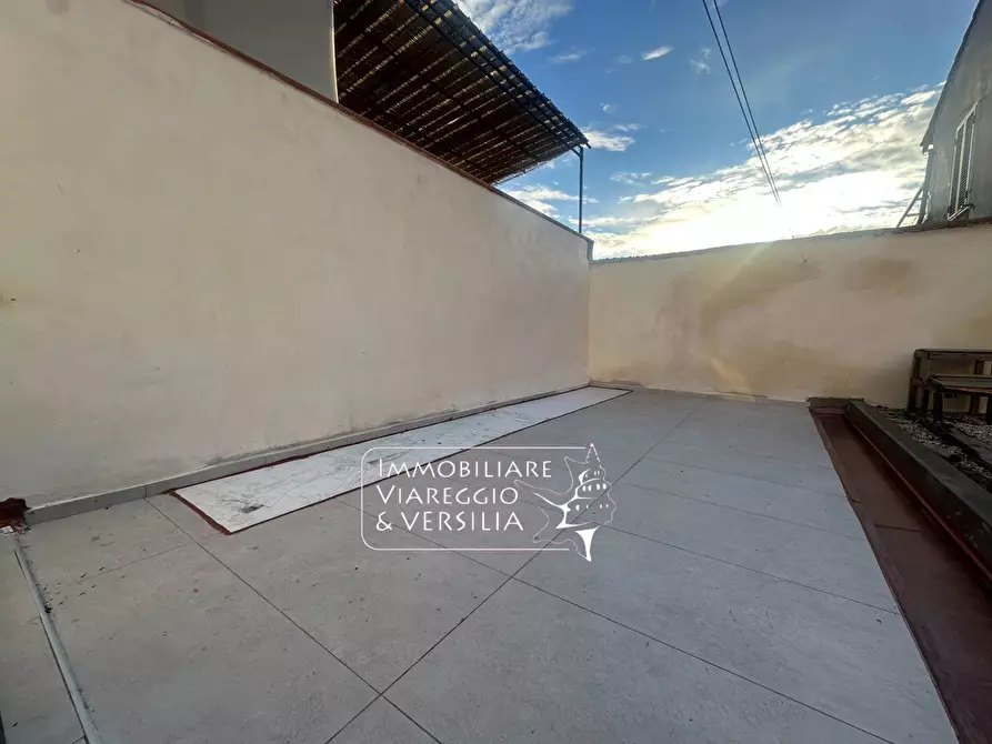 Immagine 13 di Appartamento in vendita  a Viareggio