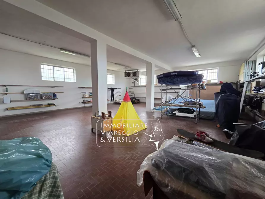 Immagine 11 di Magazzino in vendita  in via Sarzanese a Massarosa