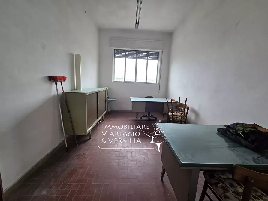 Immagine 16 di Magazzino in vendita  in via Sarzanese a Massarosa