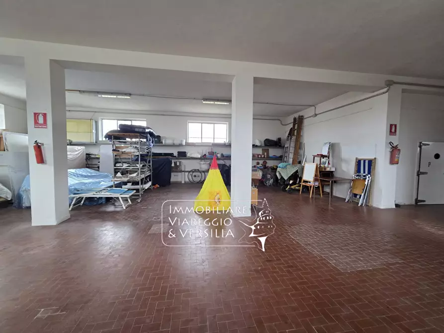 Immagine 18 di Magazzino in vendita  in via Sarzanese a Massarosa
