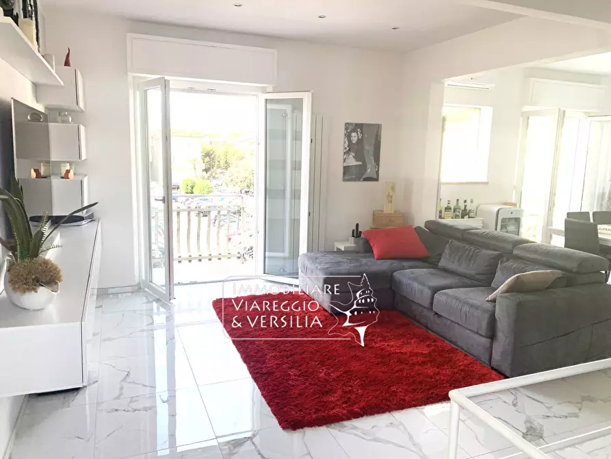 Immagine 26 di Attico in vendita  in Piazza Mazzini 1 a Viareggio