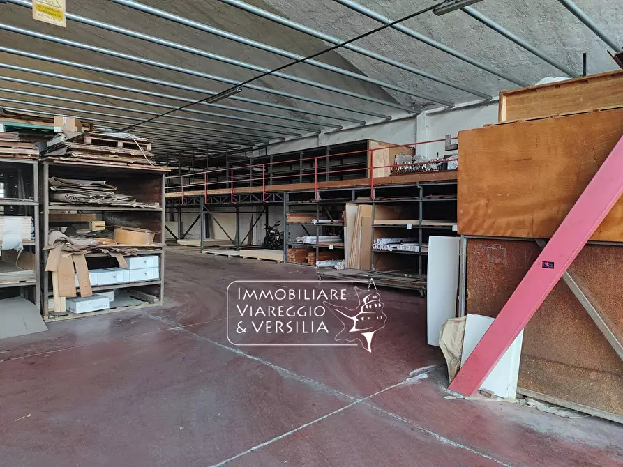 Immagine 8 di Magazzino in vendita  in via dei Falegnami 15 a Forte Dei Marmi