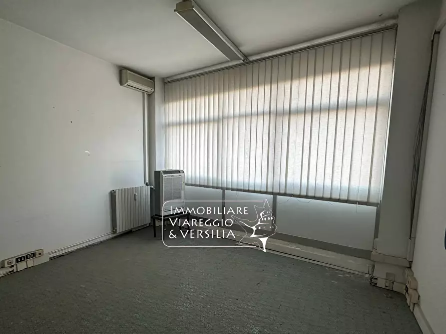 Immagine 3 di Capannone industriale in affitto  in via Vespucci 220 a Viareggio