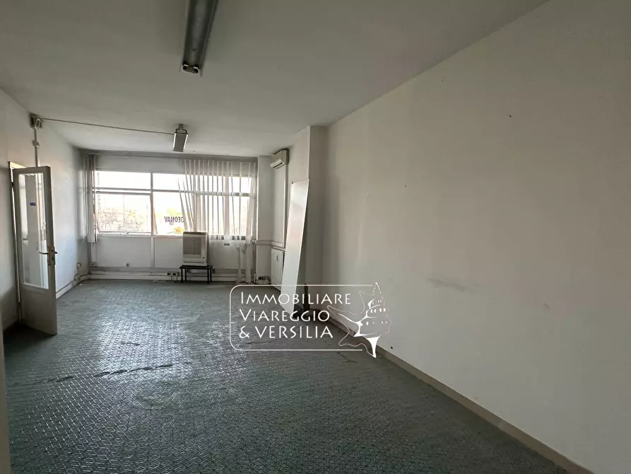 Immagine 5 di Capannone industriale in affitto  in via Vespucci 220 a Viareggio