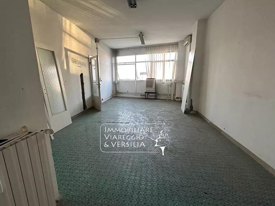 Immagine 6 di Capannone industriale in affitto  in via Vespucci 220 a Viareggio