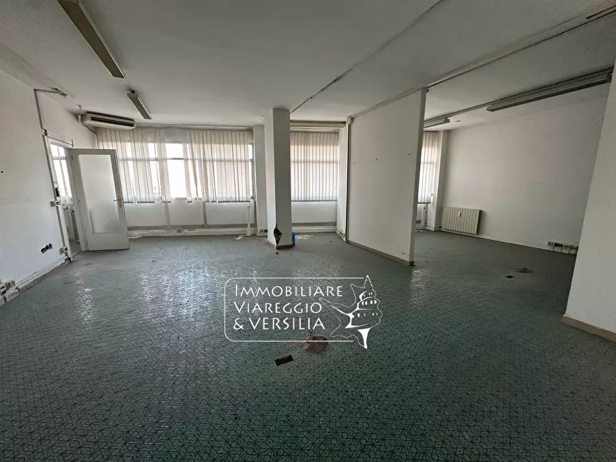 Immagine 2 di Capannone industriale in affitto  in via Vespucci 220 a Viareggio