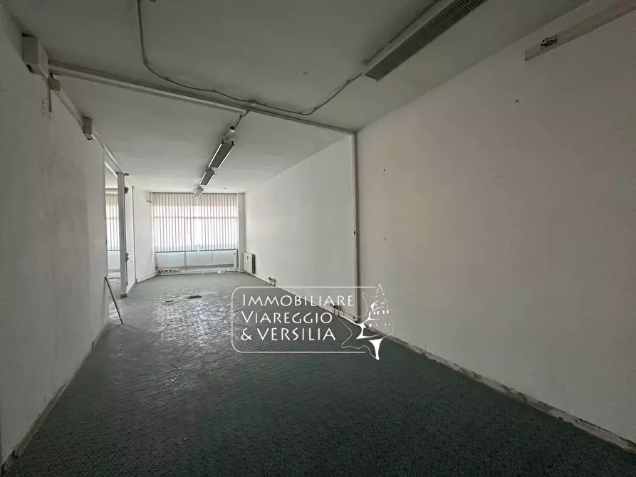 Immagine 7 di Capannone industriale in affitto  in via Vespucci 220 a Viareggio