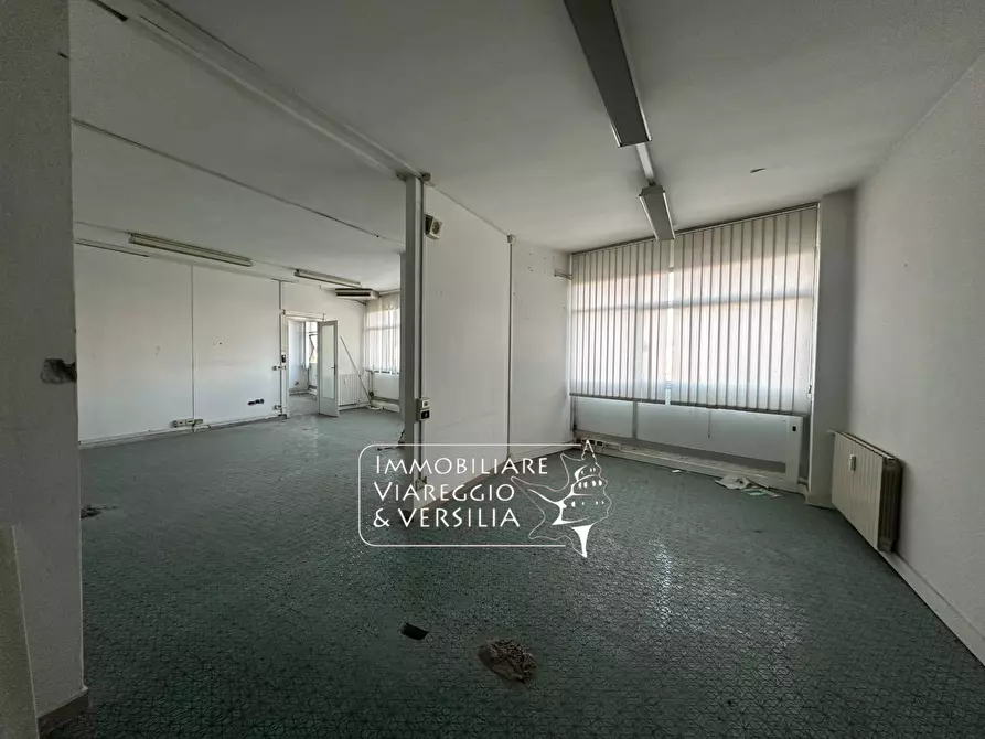 Immagine 9 di Capannone industriale in affitto  in via Vespucci 220 a Viareggio