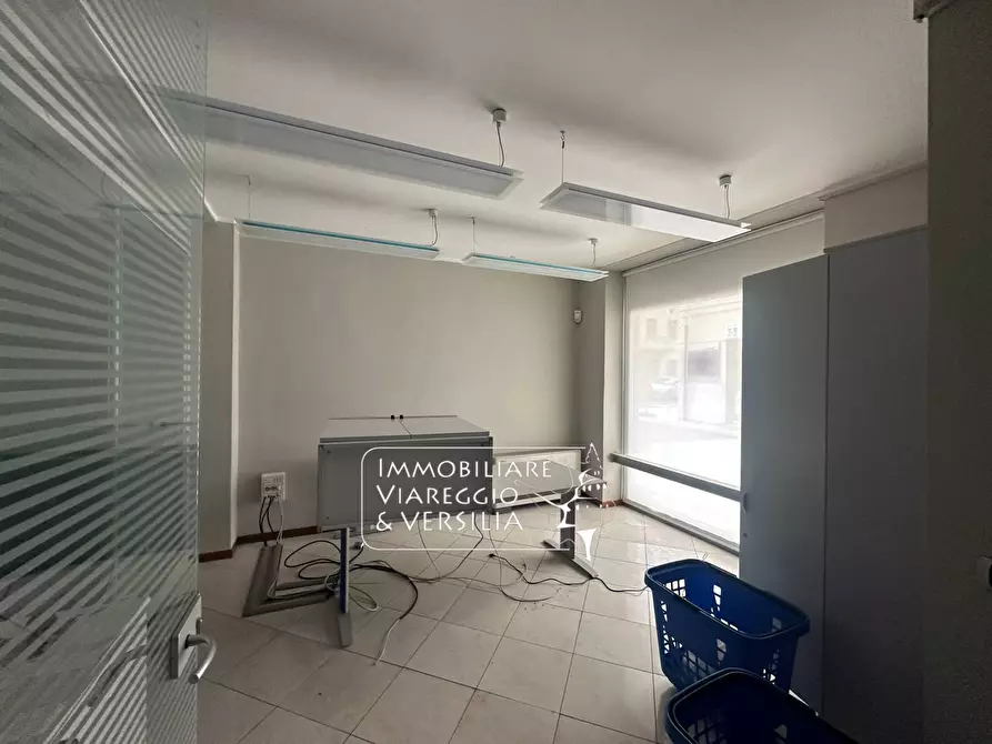 Immagine 14 di Capannone industriale in affitto  in via XX settembre 90 a Viareggio