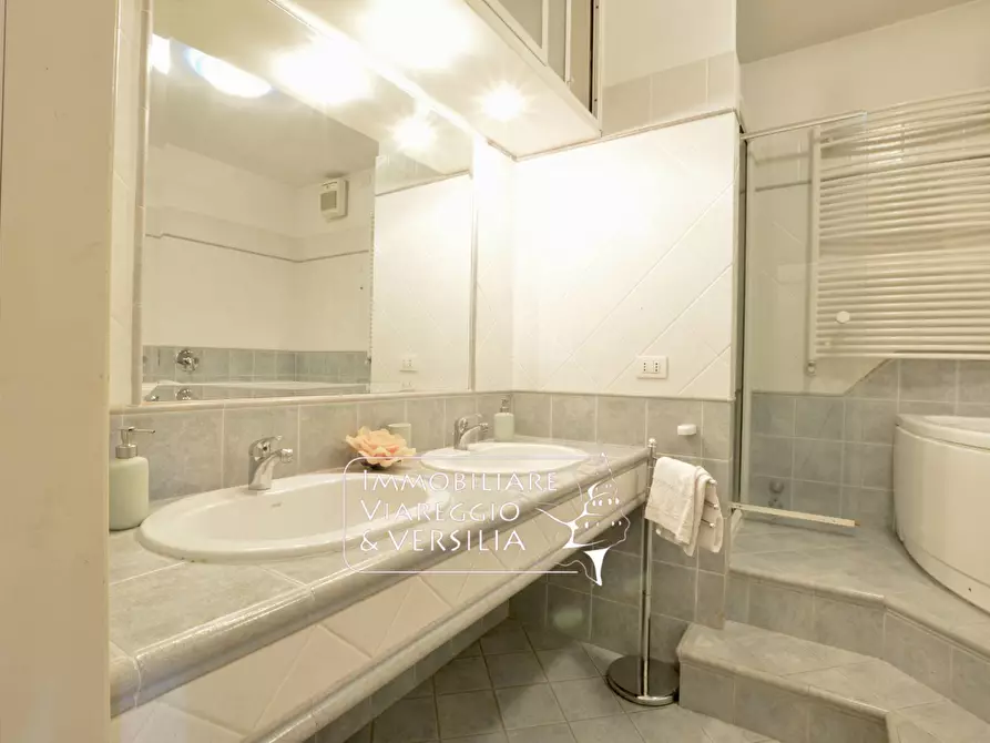 Immagine 30 di Casa indipendente in vendita  in via XX settembre 180 a Viareggio