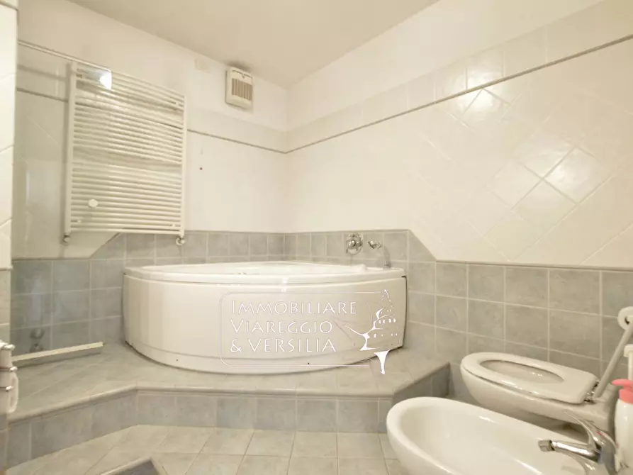 Immagine 9 di Casa indipendente in vendita  in via XX settembre 180 a Viareggio