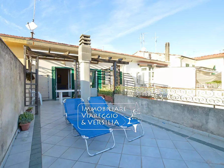 Immagine 2 di Casa indipendente in vendita  in via XX settembre 180 a Viareggio