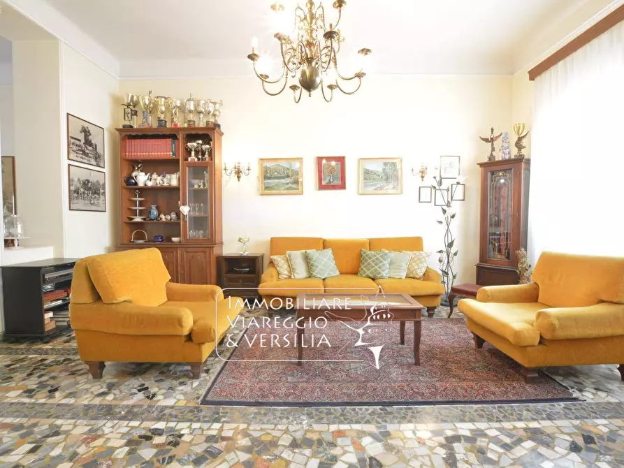 Immagine 1 di Casa indipendente in vendita  in via XX settembre 180 a Viareggio