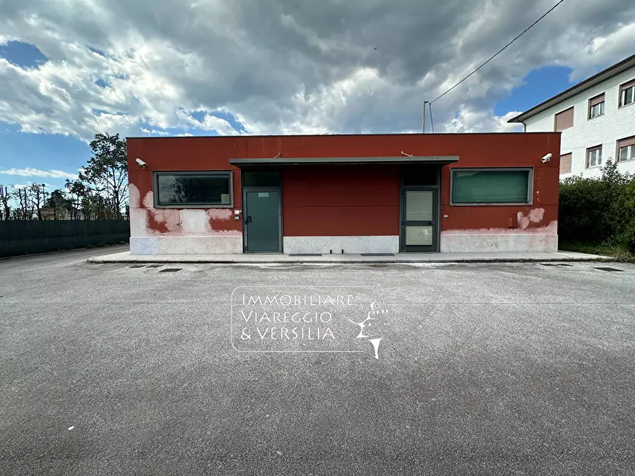 Immagine 6 di Capannone industriale in affitto  in via Sarzanese a Camaiore