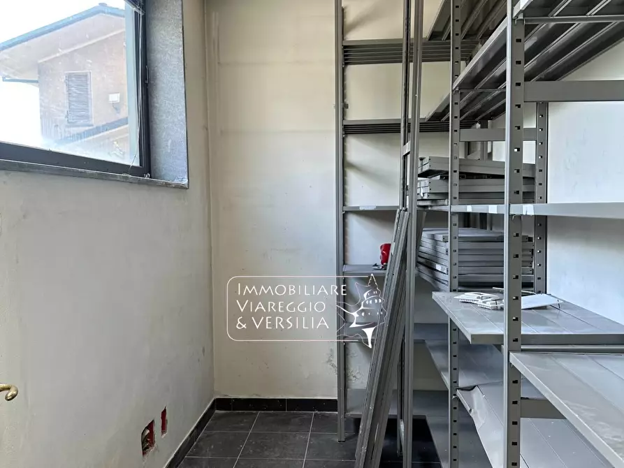 Immagine 9 di Capannone industriale in affitto  in via Sarzanese a Camaiore