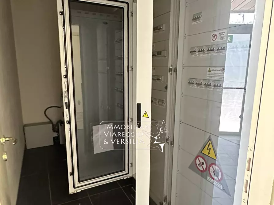 Immagine 11 di Capannone industriale in affitto  in via Sarzanese a Camaiore