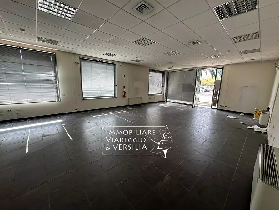 Immagine 2 di Capannone industriale in affitto  in via Sarzanese a Camaiore