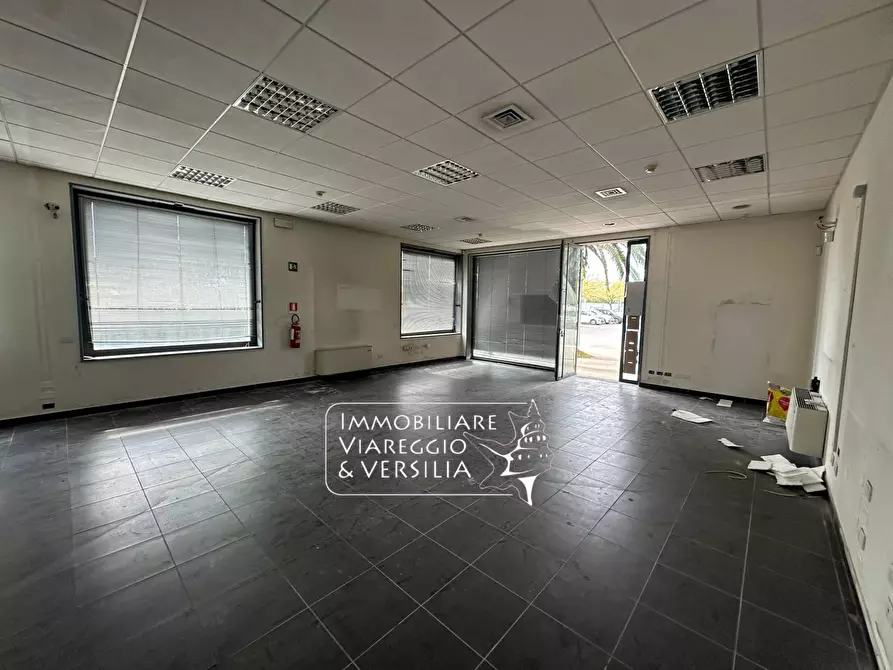 Immagine 12 di Capannone industriale in affitto  in via Sarzanese a Camaiore