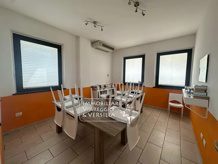 Immagine 2 di Capannone industriale in affitto  in via della Gronda 20 a Camaiore