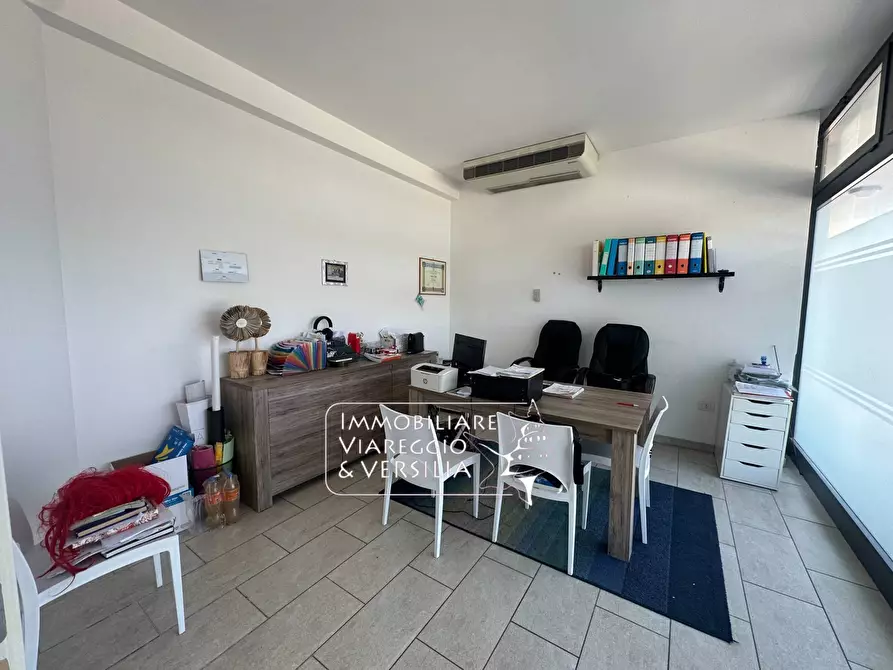 Immagine 13 di Capannone industriale in affitto  in via della Gronda 20 a Camaiore