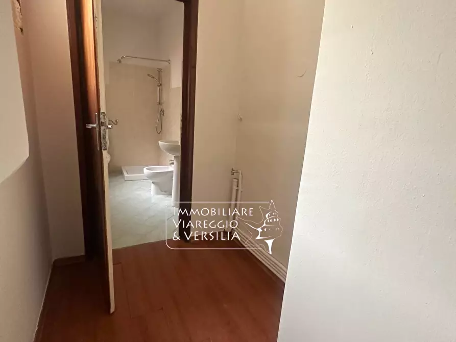 Immagine 15 di Capannone industriale in affitto  in via Garibaldi 150 a Viareggio