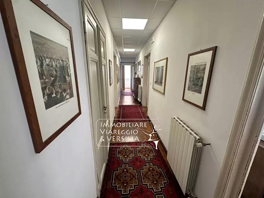 Immagine 15 di Appartamento in vendita  in viale Carducci 30 a Viareggio