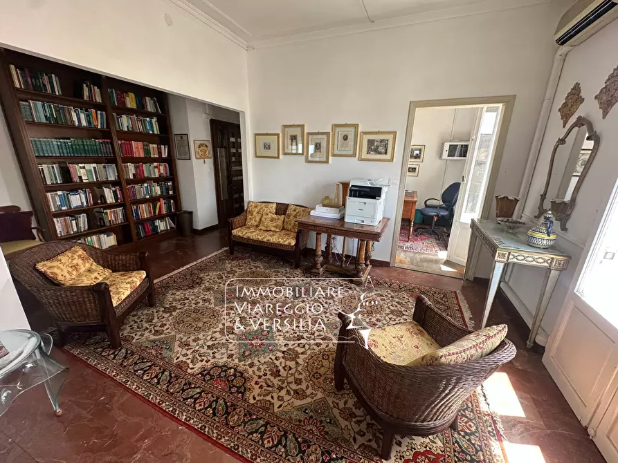 Immagine 17 di Appartamento in vendita  in viale Carducci 30 a Viareggio