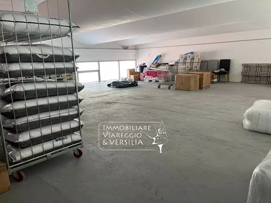 Immagine 10 di Magazzino in affitto  in via dei Peecchi a Viareggio