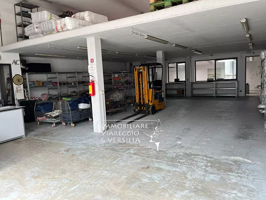 Immagine 13 di Magazzino in affitto  in via dei Peecchi a Viareggio