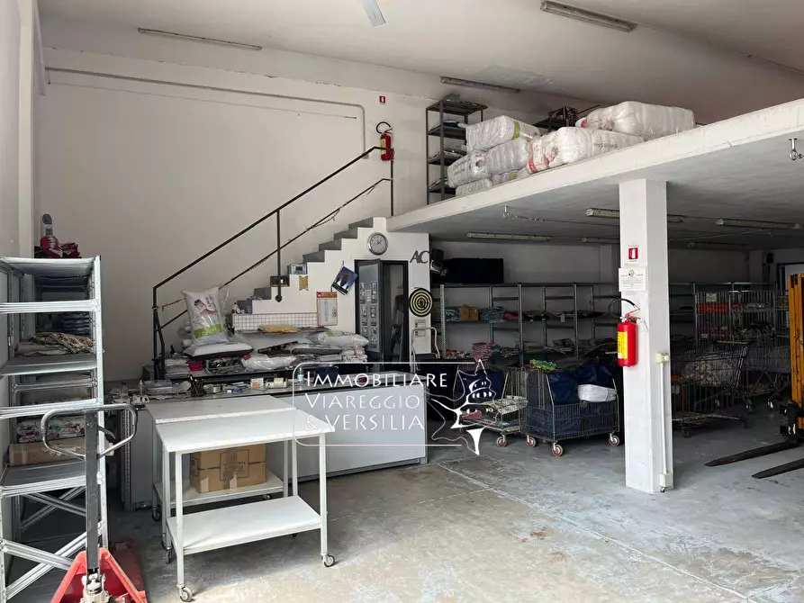 Immagine 16 di Magazzino in affitto  in via dei Peecchi a Viareggio